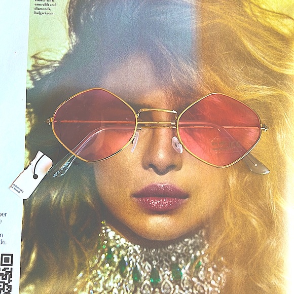 Accessories - 🔴NWT pink tint & gold frame diamond like shape sunglasses fashion trend glasses